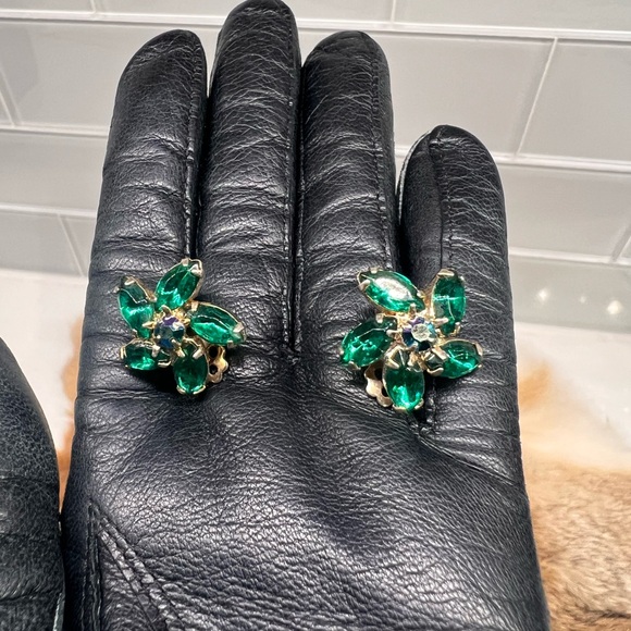 1960’s Vintage Weiss Green Rhinestone Clip on Earrings AB Center Stone - Picture 2 of 8